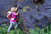 11 Abbraccio alla nera roccia orobica